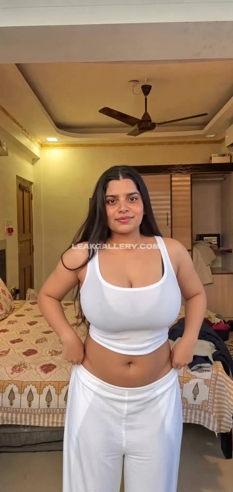 Yourstrulyanushkaa White Crop Top Pose OnlyFans Photo Leaked
