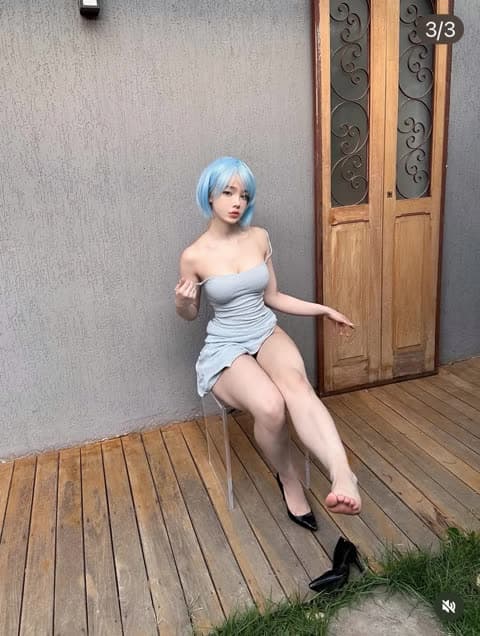 Me1adinha Blue Wig Strapless Dress OnlyFans Photo Leaked