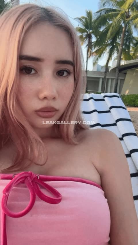 Liltay Pink Topless Beach Selfie OnlyFans Photo Leaked