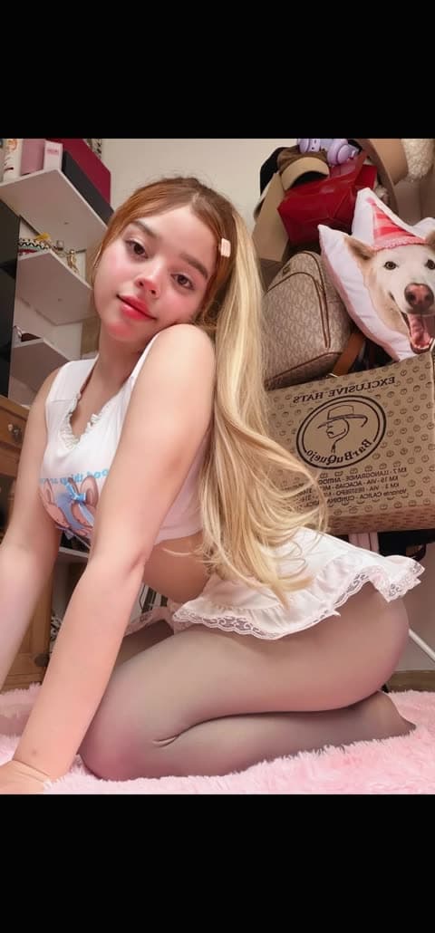 Sarah Sophia Thigh-High Stockings Pose OnlyFans Photo Leaked