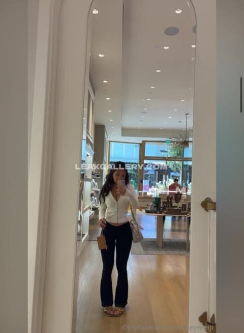 Mxckey Meiji Full Length Mirror Selfie OnlyFans Photo Leaked