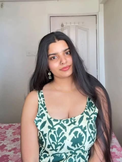 Yourstrulyanushkaa Green Patterned Top Pose OnlyFans Photo Leaked