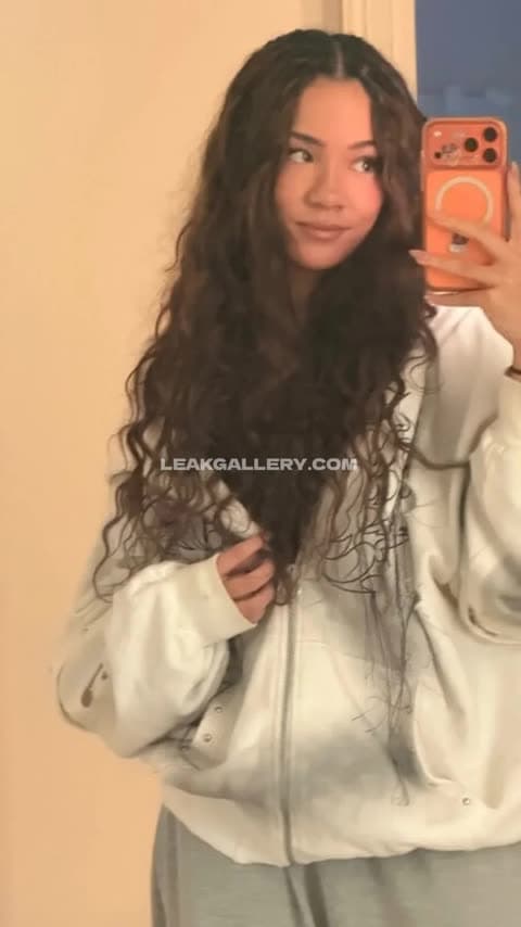 Cinna Curly Hair Mirror Selfie OnlyFans Photo Leaked