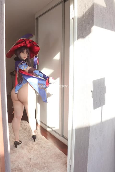 Me1adinha Cosplay Wizard Ass Pose OnlyFans Photo Leaked