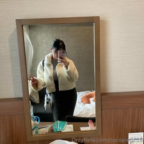 Coco Pie Mirror Selfie Pose OnlyFans Photo Leaked