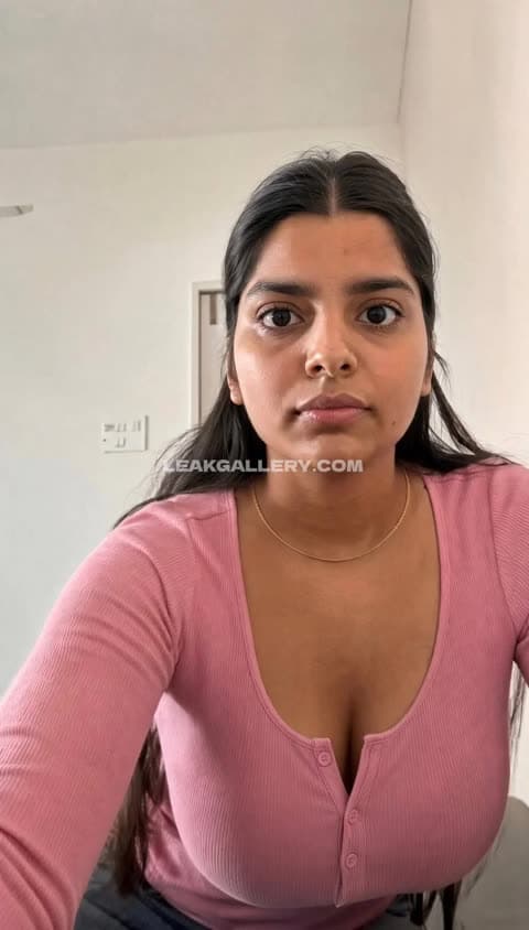 Yourstrulyanushkaa Pink Top Selfie Pose OnlyFans Photo Leaked