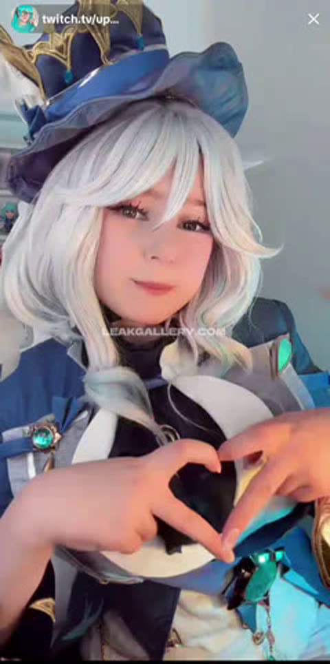 Upminaa Cosplay Heart Hand Gesture OnlyFans Photo Leaked