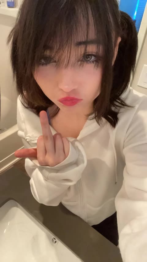 Smeepsx Middle Finger Selfie Pose OnlyFans Photo Leaked