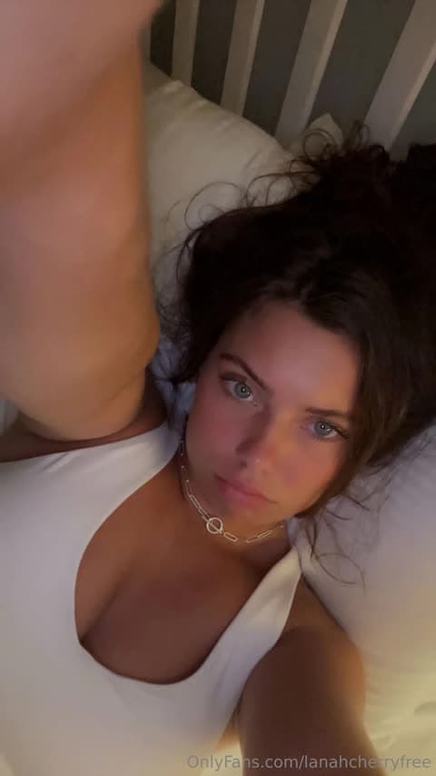 Lanahcherry03 White Top Selfie Pose OnlyFans Photo Leaked