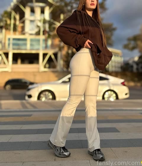 Comatozze Outdoor Leggings Pose OnlyFans Photo Leaked